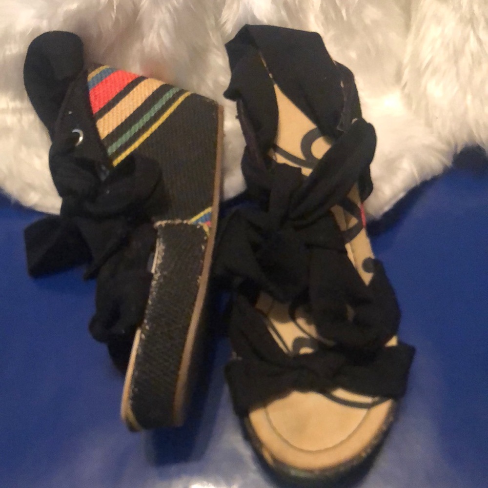 Tie Up Wedges